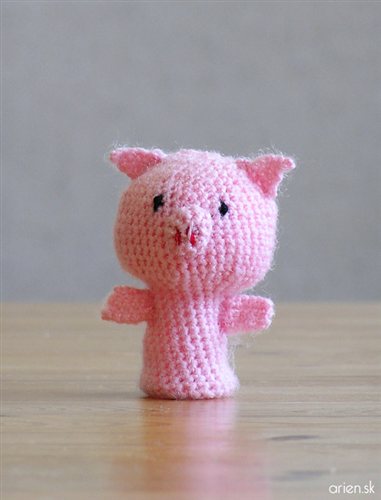 Crochetted finger puppet - piggy