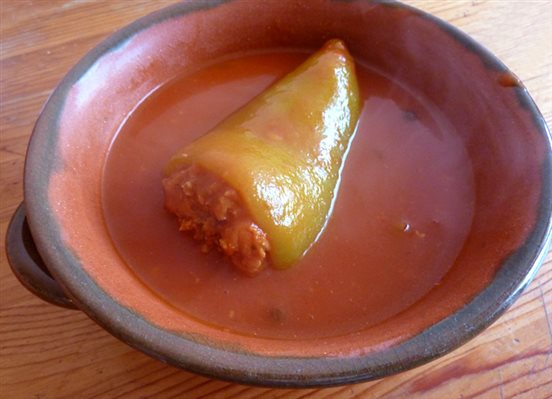 Tradičná plnená paprika v paradajkovej omáčke